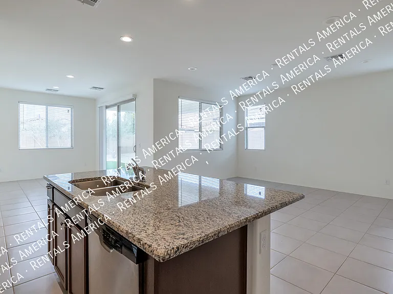 16614 W Shangri La Rd — Photo 4