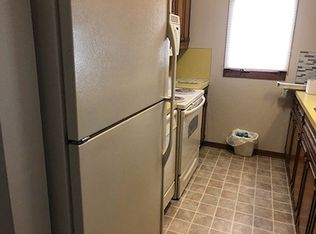 925 Village Ln, Jenison, MI 49428