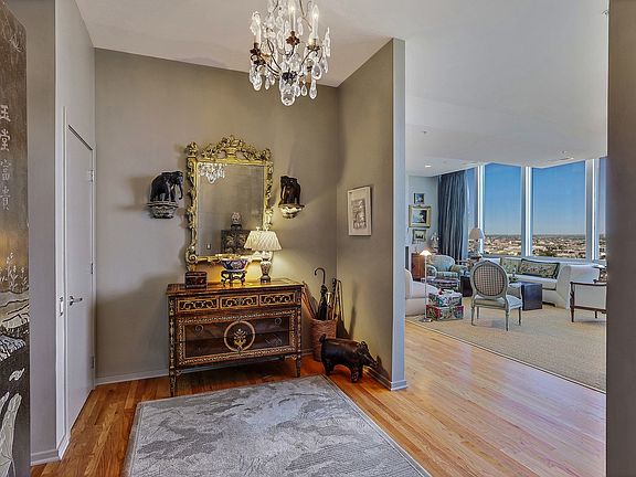 4th image of 500 W Superior St Unit 2506