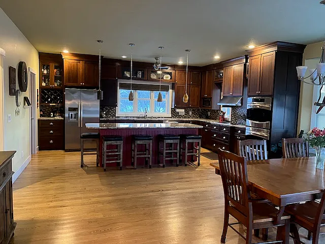 5 bed, 3.5 bath, 3587 sqft, $3,500 — Photo 3