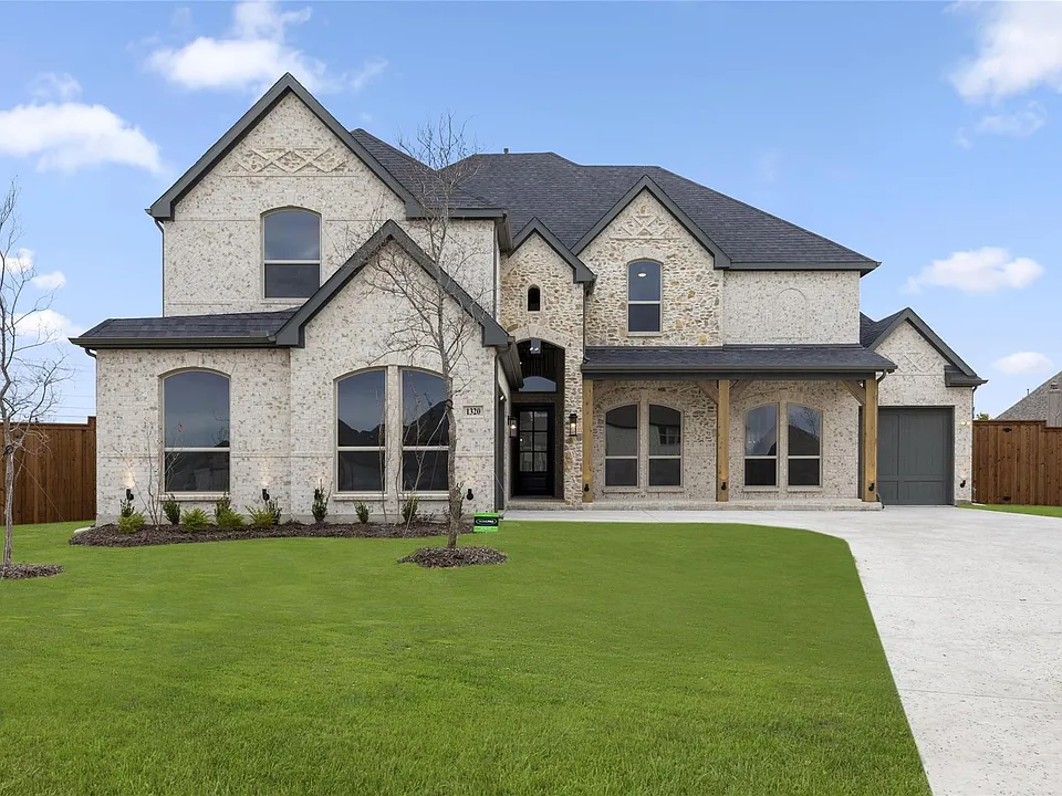 1320 Villanova Ln