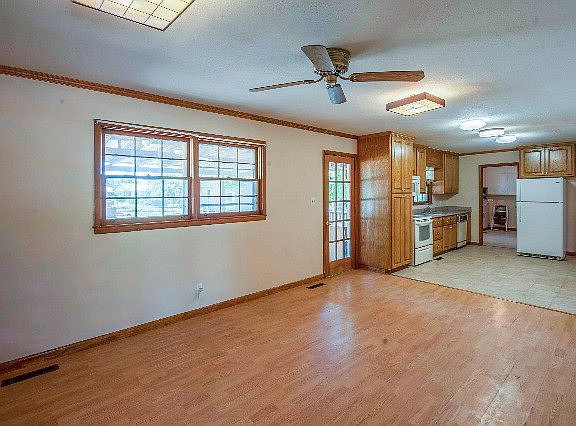 3rd image of 1014 Woodland Drive #`