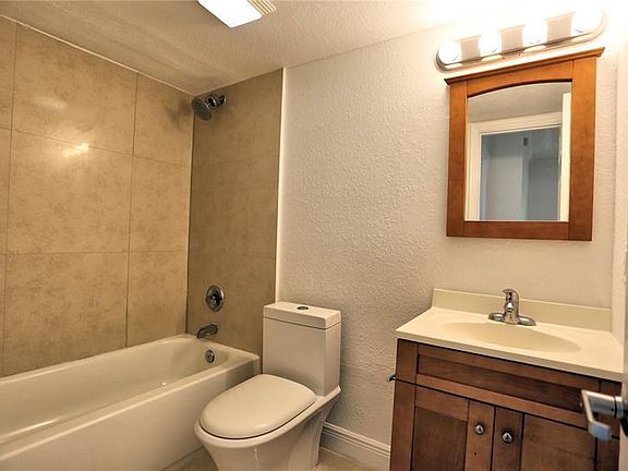 3rd image of 660 NE 11th Ave APT 107