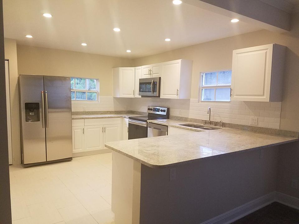 1st image of 107 NE 17th Ave #3