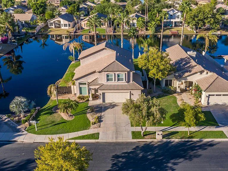 1902 W Havasu Way — Photo 1