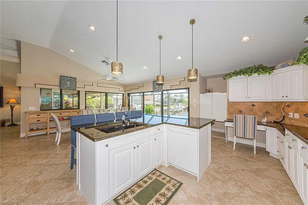 3 bed, 2.0 bath, 2000 sqft, $12,000 — Photo 4