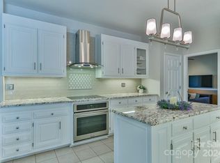 585 20th Avenue Ct NW, Hickory, NC 28601