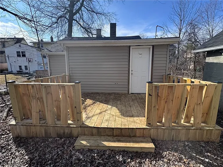1563 Maplegrove Rd — Photo 12