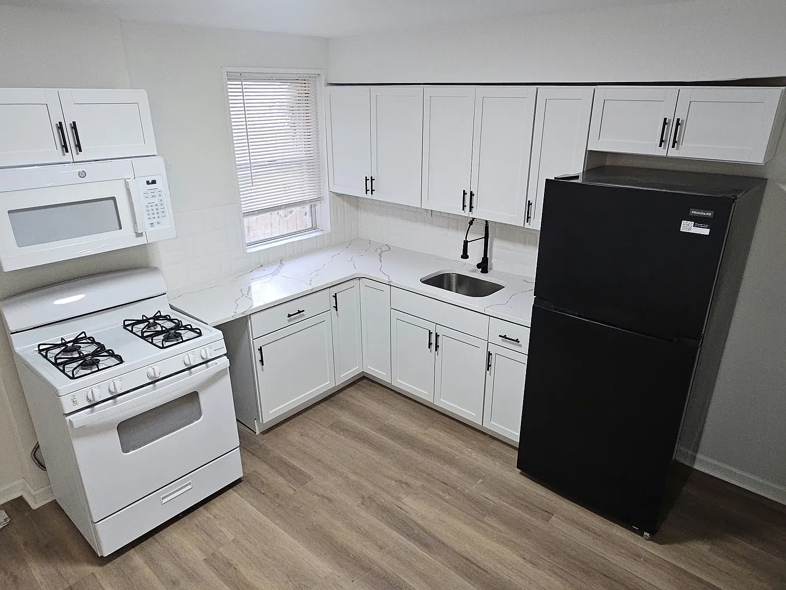 2 bed, 875 sqft, $1,550 — Photo 3