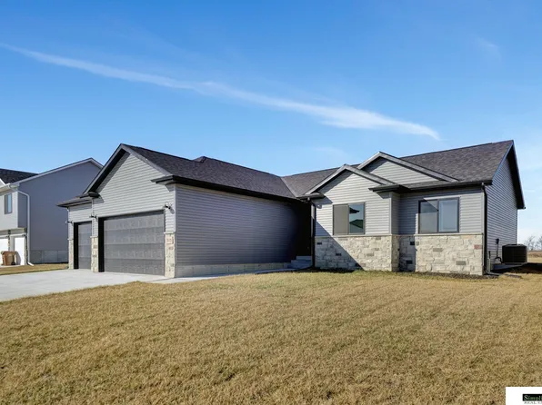 515 S Front St, Hallam, NE 68368