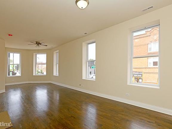 3rd image of 959 N Western Ave APT 2A