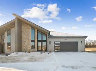 3912 Keagles Xing, Cedar Falls, IA 50613