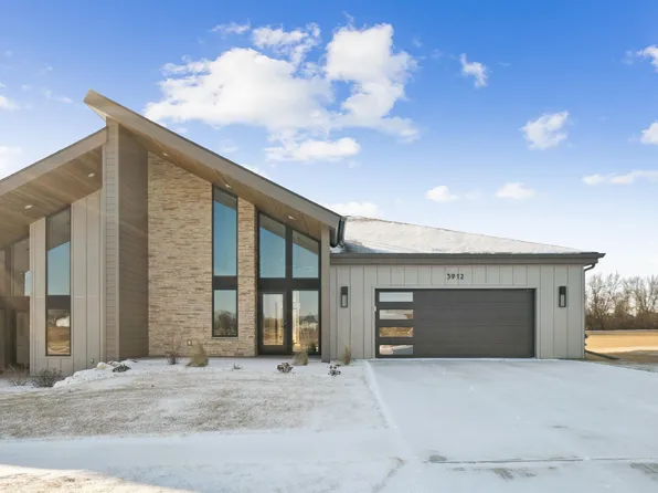 3912 Keagles Xing, Cedar Falls, IA 50613