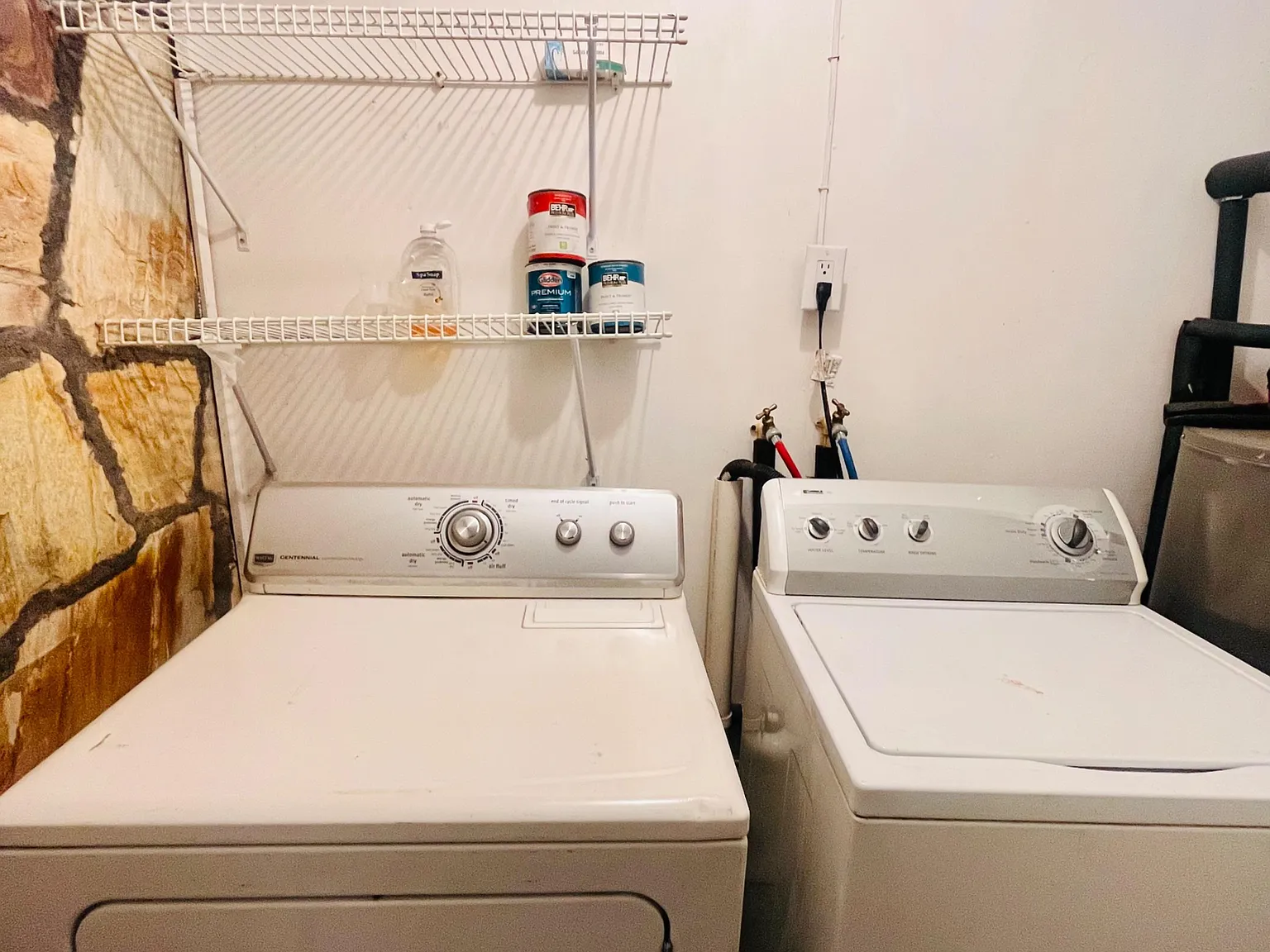 3 bed, 1.0 bath, 2500 sqft, $1,018 — Photo 4