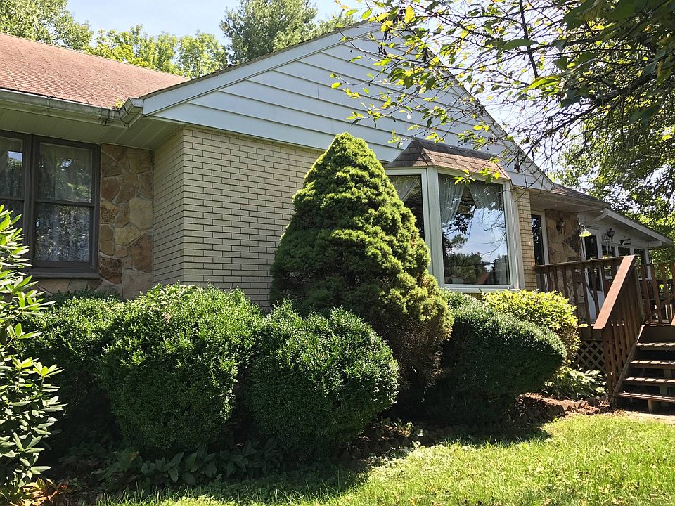1st image of 170 Vineyard Ave