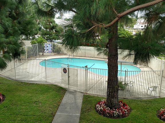 3rd image of 13521 Woodruff Ave #915e4c814