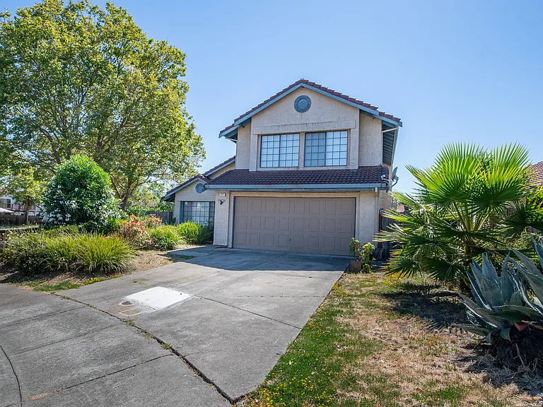 321 Brookshire Ct — Photo 3
