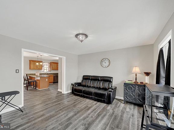 5th image of 15910 Dark Hollow Rd