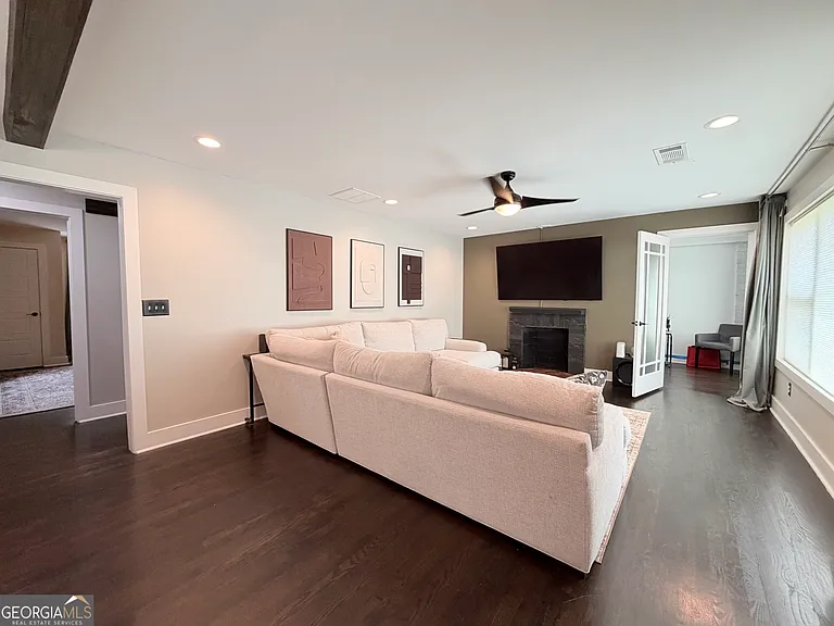 1311 Douglas St SW — Photo 2