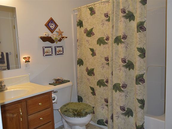 5th image of 215 Radcliff Dr