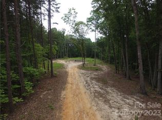 2 Foxmeadow Ln, Iron Station, NC 28080