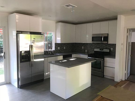 3rd image of 5911 White Oak Ave