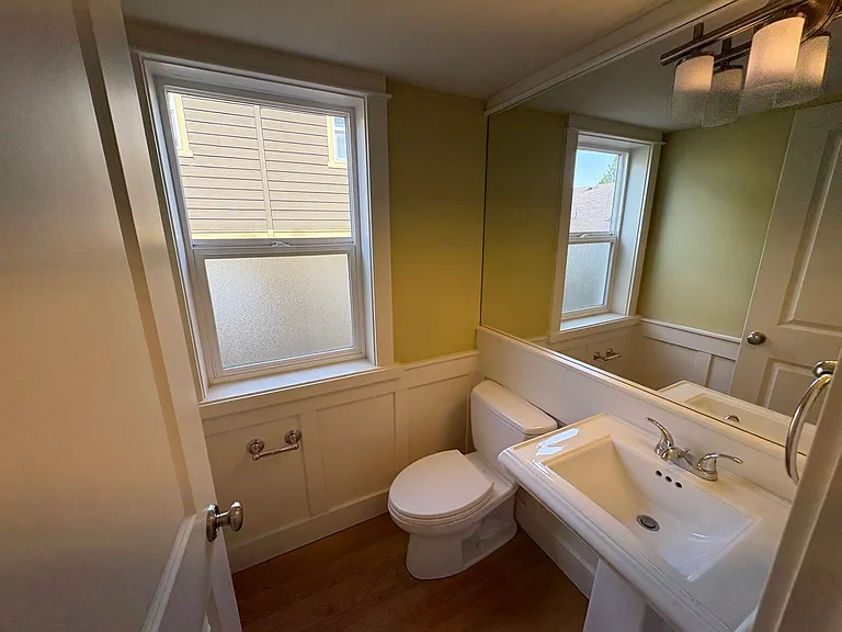2110 Nob Hill Ave N #B — Photo 6