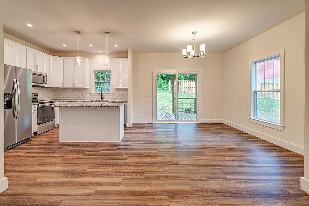 204 Cascade Ridge Road — Photo 4