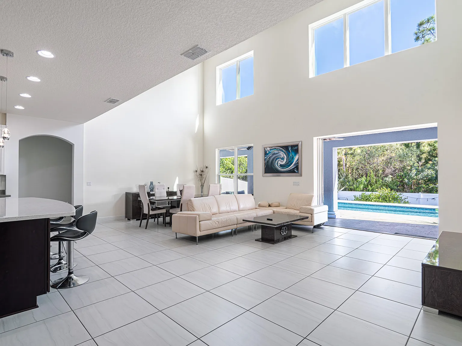6 bed, 4809 sqft, $6,750 — Photo 4