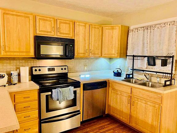 4th image of 563 Beaverview Dr
