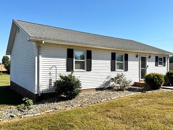 3rd image of 52 Cloverdale Dr