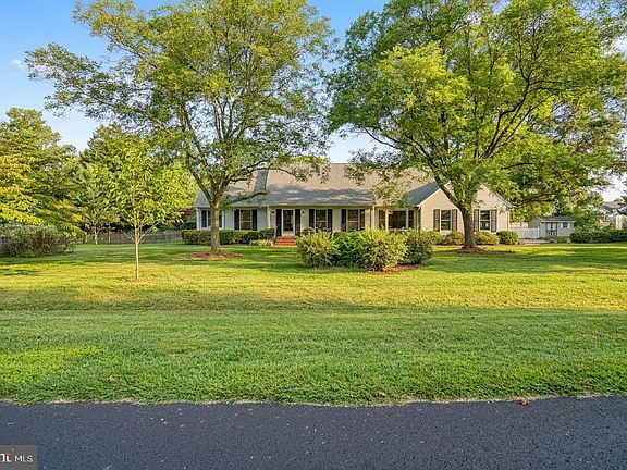 3rd image of 7712 Waterview Ln