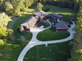 815 W Garfield Rd, Aurora, OH 44202