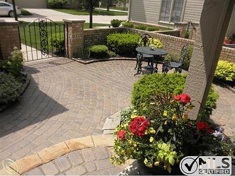 View of front patio from entry