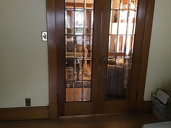 3rd image of 574 Lord St