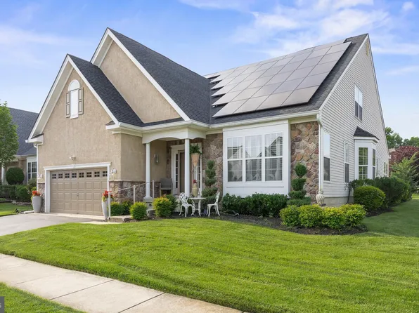 51 Hibiscus Dr, Marlton, NJ 08053