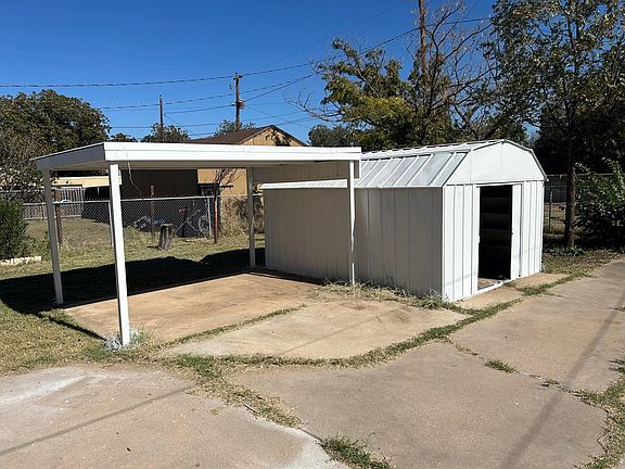 3rd image of 1903 S Main St