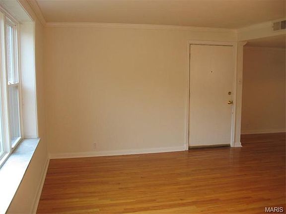 2nd image of 810 Francis Pl APT 1S