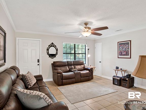 3rd image of 5768 Heritage Dr