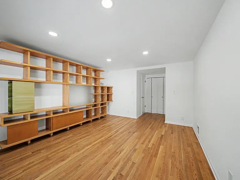 10424 Oletha Ln — Photo 34