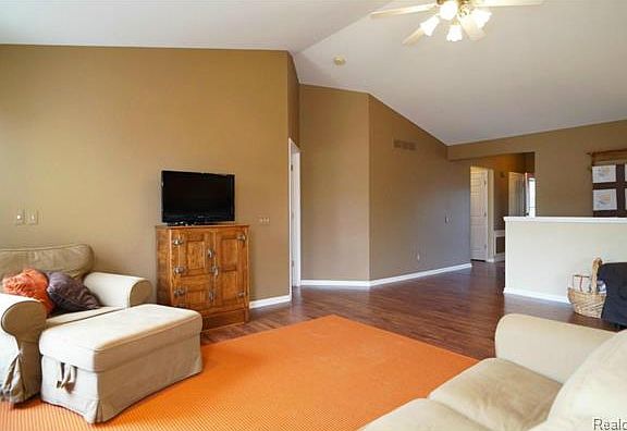 3rd image of 6415 Oakhurst Dr