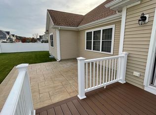18 Ferris Wheel Ln, Dartmouth, MA 02747