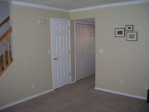 Front living room, crown molding, two tone paint