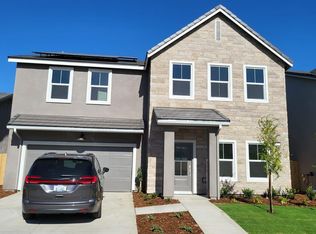 902 Blue Oak Ln W, Madera, CA