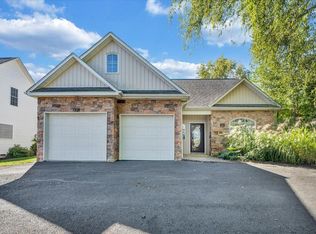 1209 Mountain View Rd, Vinton, VA 24179