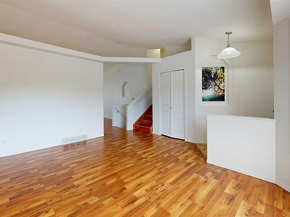 3rd image of 108 NE Pinnacle Blvd