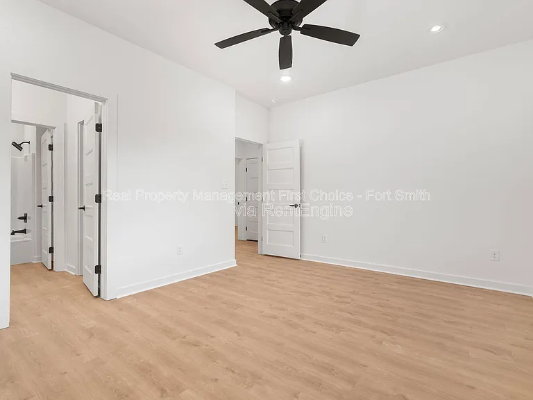 8908 Cambria Cir #B — Photo 12