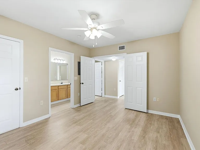 1015 Villagio Cir #202 — Photo 22