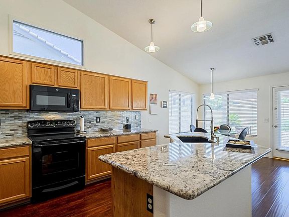 2nd image of 1284 W Lark Dr