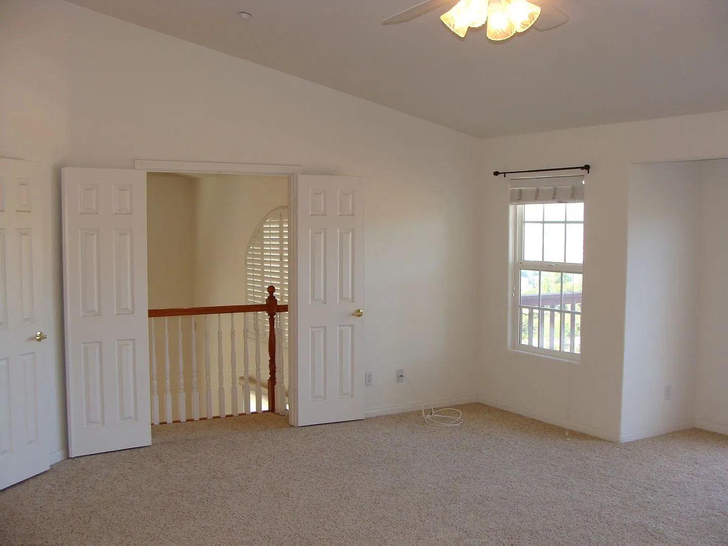 Gorgeous 4br/3.5ba 2 Story Home W Solar, Yards, Views, Balconies, Fireplaces, Walk In Closets, La... — Photo 4